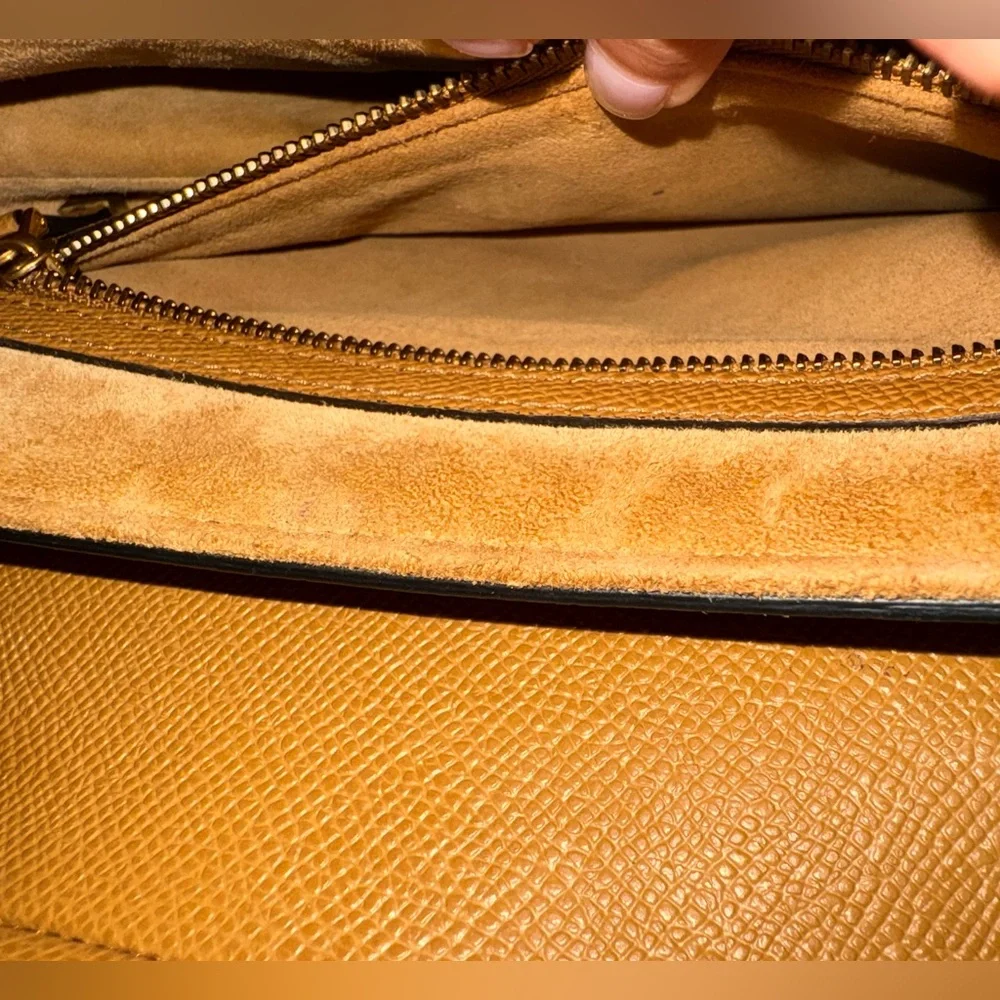 Dior Saddle Bag

Cognac Grained Calfskin - Picture 8 of 11